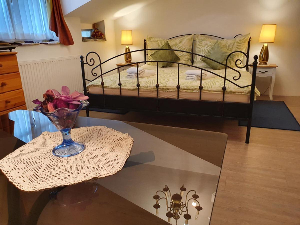 Karmelita Boutique Apartman Sopron Eksteriør bilde