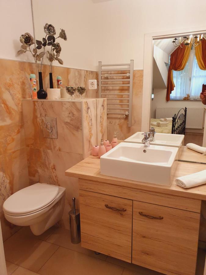 Karmelita Boutique Apartman Sopron Eksteriør bilde