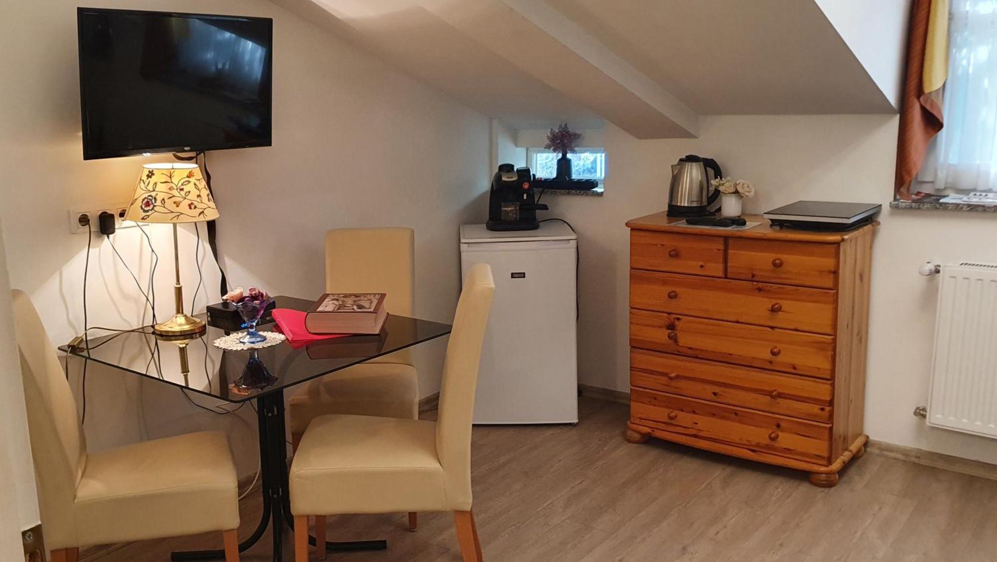 Karmelita Boutique Apartman Sopron Rom bilde