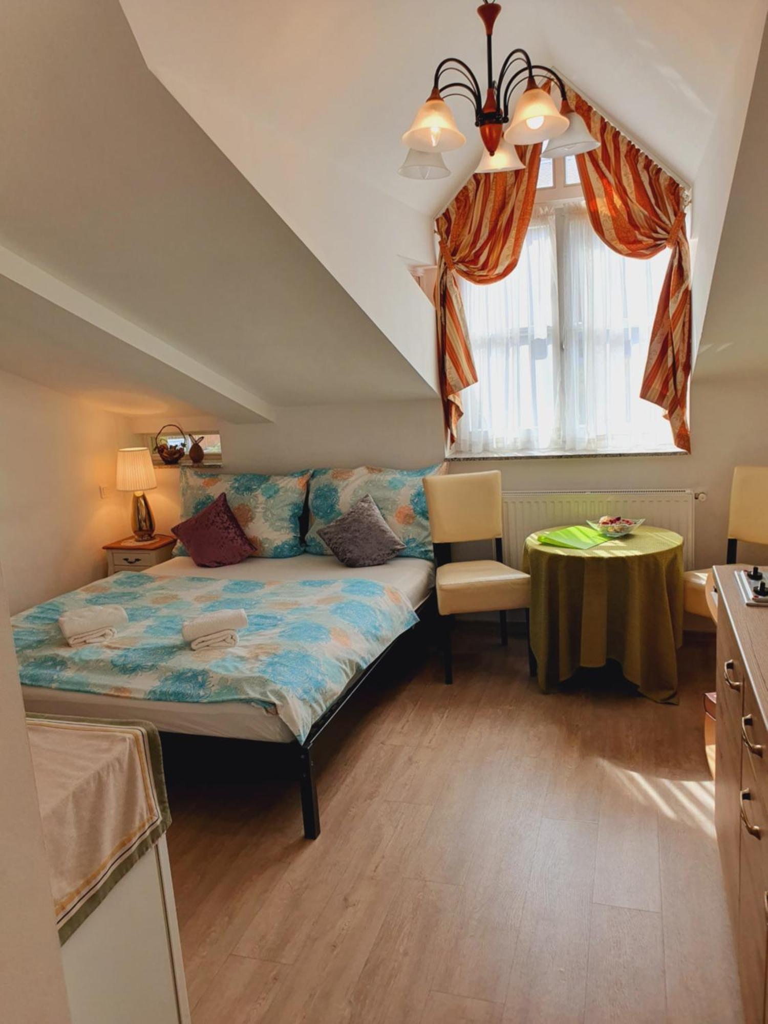 Karmelita Boutique Apartman Sopron Rom bilde