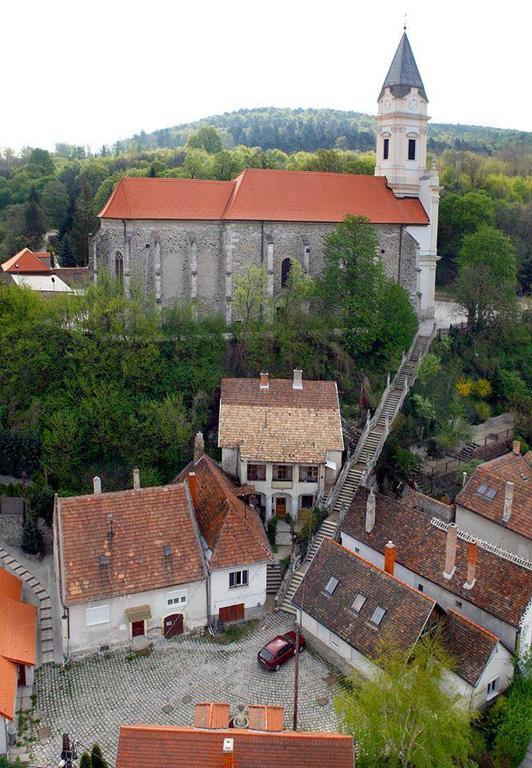 Karmelita Boutique Apartman Sopron Eksteriør bilde